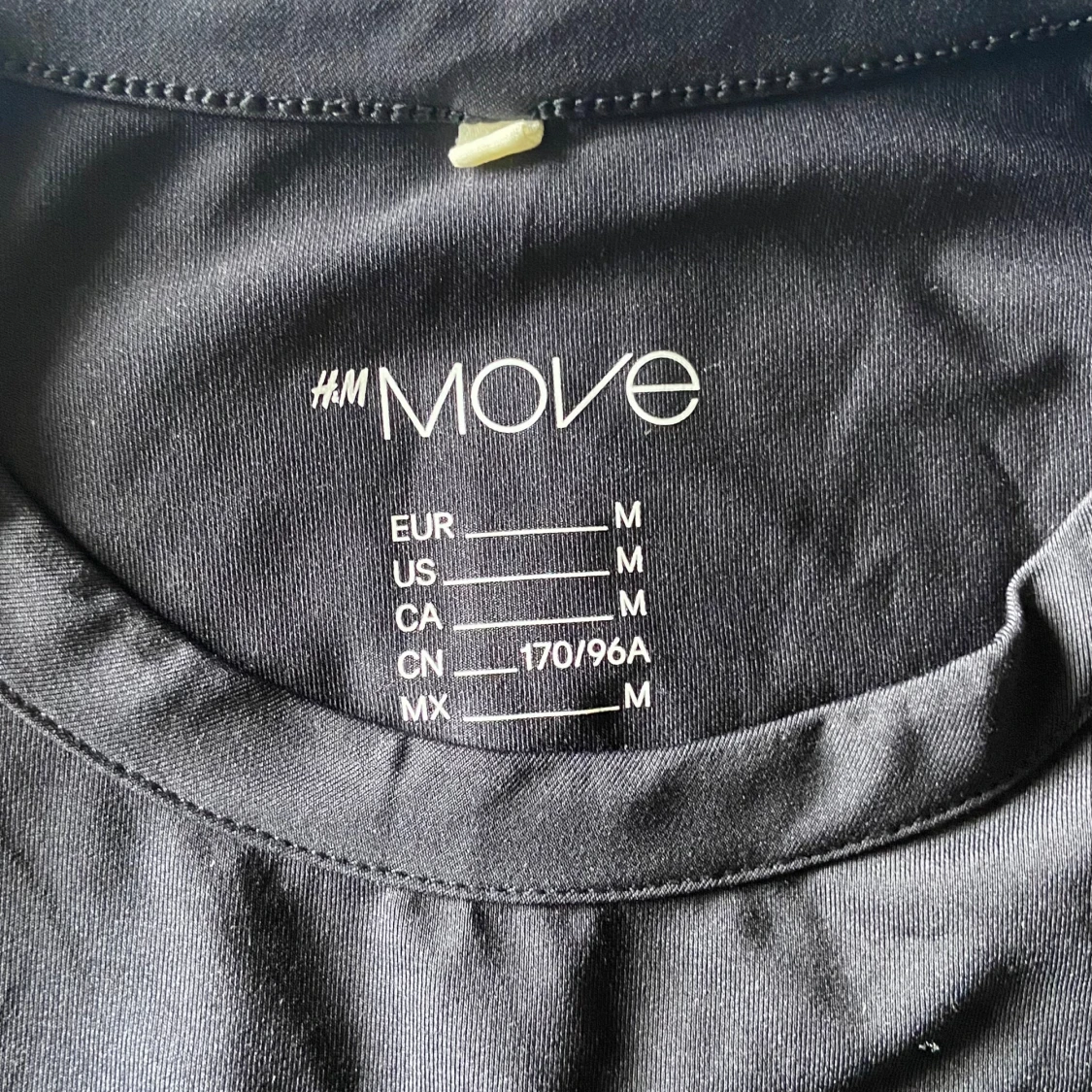 Croppad träningstshirt från Hm - 90