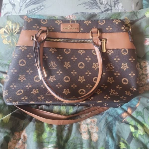 Väska - Bra skick sälan använd