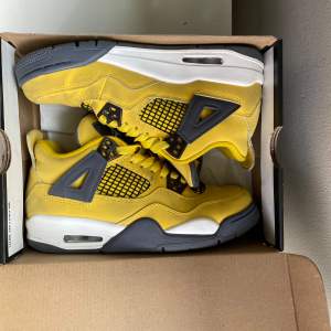 Air Jordan 4 Retro Lightning  