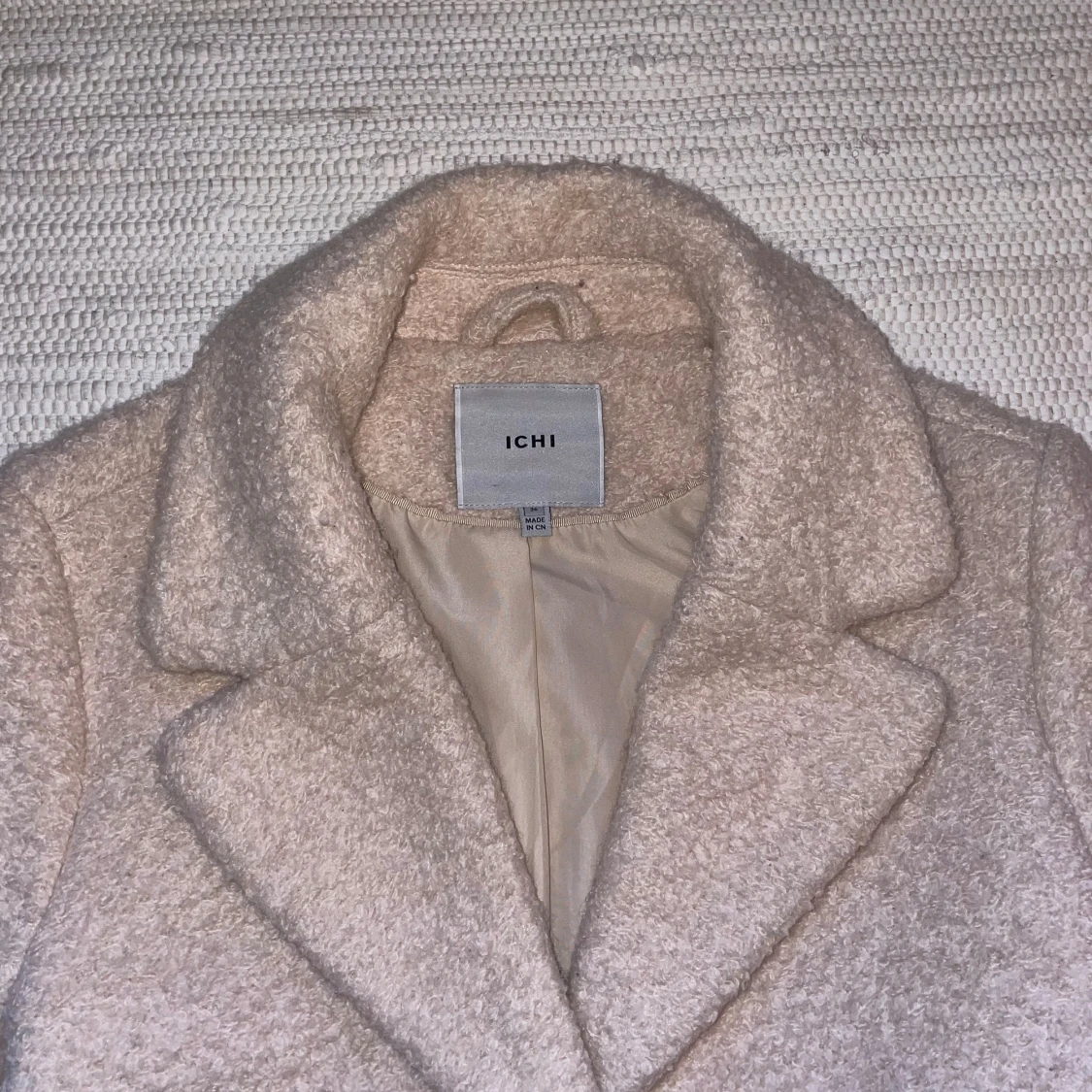 Beige kappa från ICHI. - 92