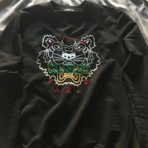 Kenzo tröja  - Säljer min kenzo tröja då den vart för liten använd några gånger men är i bra skick. Om du har några frågor skriv gärna.