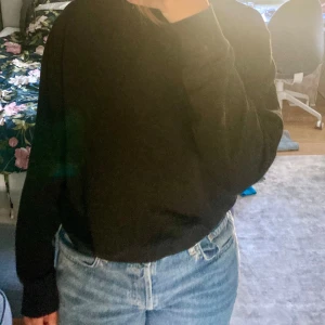 Svart tjocktröja från HM - Svart basic tjocktröja från HM