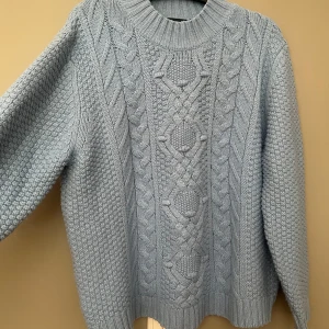 Blå stickad tröja  - Snygg tröja från lager 157! Supermysig😍