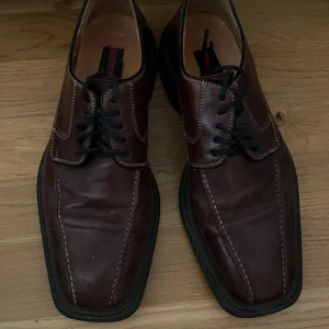 Vintage läderskor - Köpta secondhand och knappt använda. Riktigt stiliga och i bra skick!💗