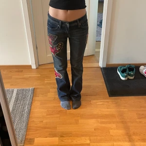 Jättecoola jeans - Innerben: 78 Midja: 39