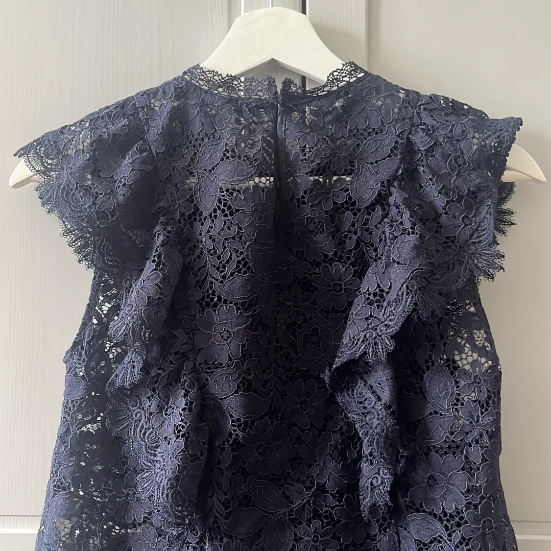 Mörkblå spetsblus - 90