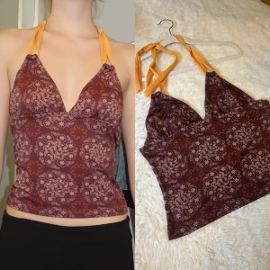 tankini liknande top🩷 - super söt linne som ger riktiga y2k lizzy mcguire vibes😜. passar S men bäst M. Den är för stor för mig ex! Kram E