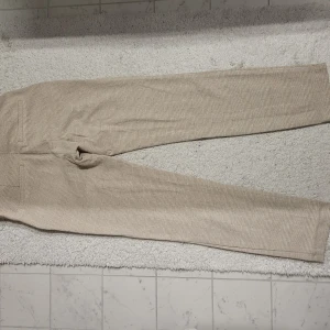 Kostymbyxor stl 36 - Kostymbyxor stl 36. Nya aldrig använda.