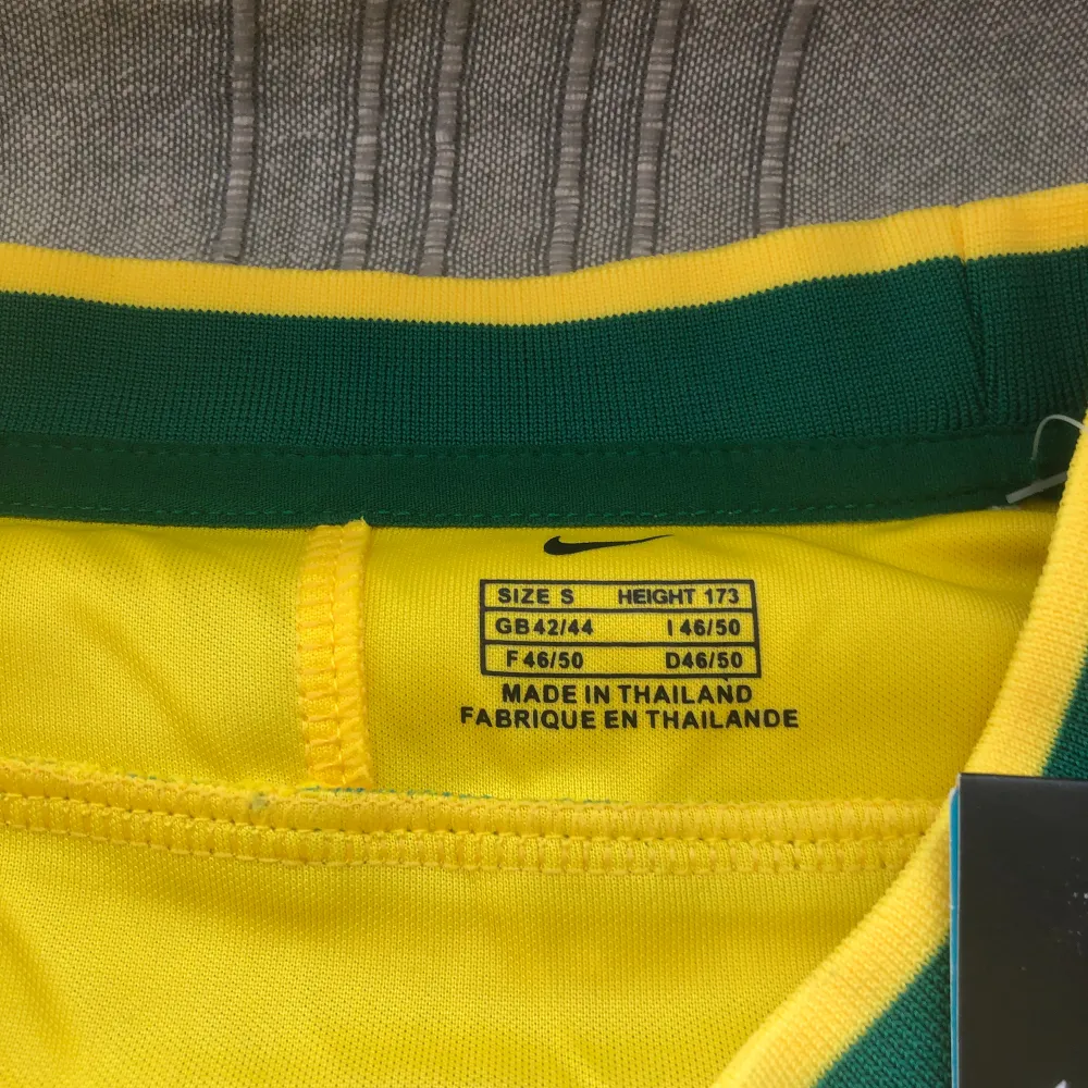 ny med prislapp vintage ronaldo nazario jersey brasil storlek S, gul/grön. Sport & träning.