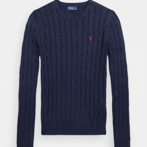 Polo Ralph lauren tröja  - Jätte fin Ralph lauren tröja från zalando, säljs då jag aldrig fått någon användning för den.  Skriv gärna om ni önskar egna bilder. 