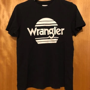 Wrangler tshirt  - Unisex M Knappt använd 