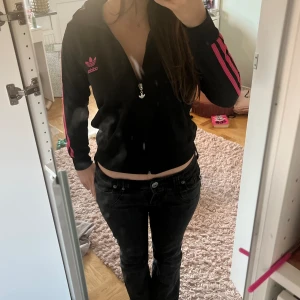 Adidas zip up - kommer inte till användning längre❤️