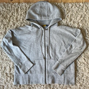Zip up tröja Ralph Lauren - Jättefin Ralph Lauren tröja! Använt några gånger och är i fint skick.