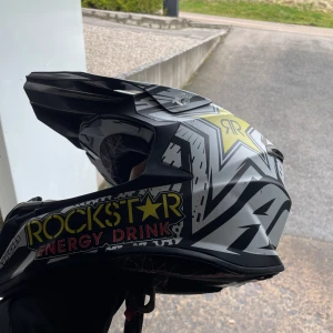 Rockstar hjälm - Moppehjälm samt crosshjälm  Storlek: S Bra skick, använd 2 år