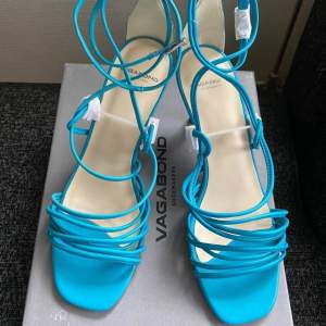 Ett par skor från vagabond,använda 1-2 gånger,säljer pågrund av storleken💕 Nypris:ca 1000kr-1200kr (säljs ej på hemsidan längre) säljer för 500kr 