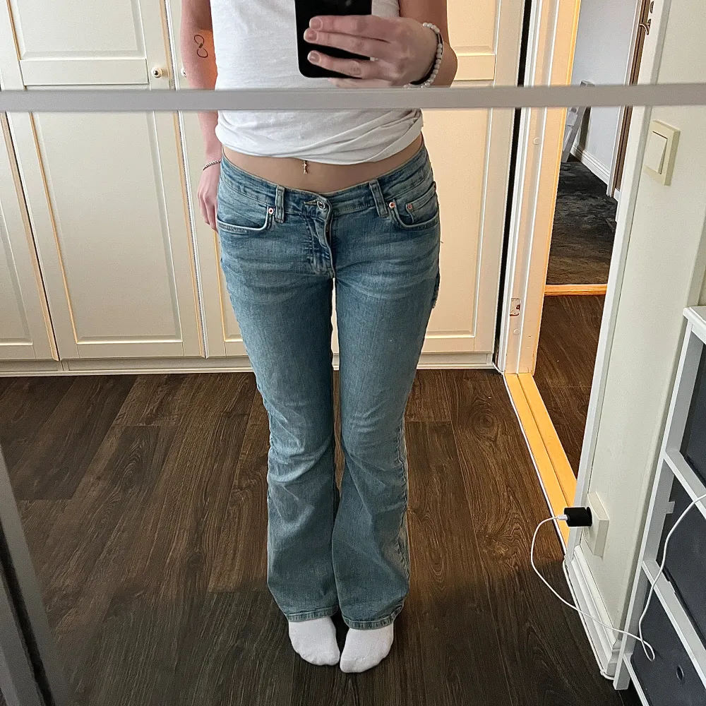 Skitsnygga lowwaist jeans från Gina!! Storlek 36, bra skick. Jeans & Byxor.