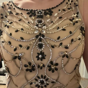 Balklänning  - Minns inte exakt var jag köpt denna men köptes för cr 800kr säljer för 400kr+ev frakt. Passar nån under 170