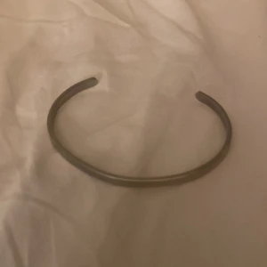 Armband  - Ett jättefint armband (justerbart) i silver