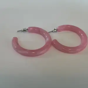 Supersöta loops i rosa och vitt. Helt nya och oanvända.