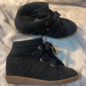 isabel marant  - säljer mina isabel marant skor i ny skick, kan också byta mot den andra modellen
