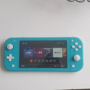 Nintendo Switch Lite - Har knappt använt. Funkar perfekt. Laddare ingår. Kan erbjuda rabatt om du är villig att mötas upp i kanske tc.