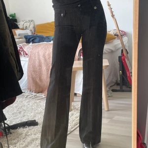 utsvängda kostymbyxor - skitsnygga brallor men för små för mig! strl 34. frakt tillkommer