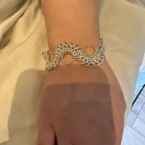 Handgjordt armband i äkta silver, aldrig använt då jag använder guldsmycken 