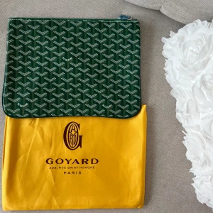 Väska - Grön supersnygg Goyard clutch som inte kommer till användning. Skriv för mer bilder 