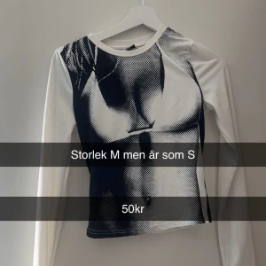 Tröja från SHEIN  - Bra skick, aldrig använt😘