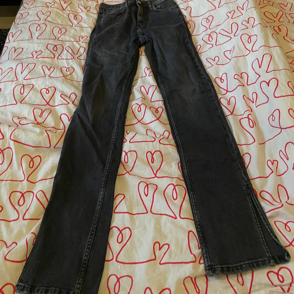 Jeans från zara, använda 2-3 gånger, st 36. Jeans & Byxor.