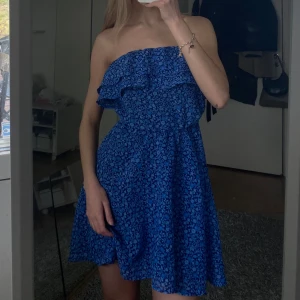 Klänning - sommarklänning 💐 i stl M men passar mig som vanligtvis har xs/s