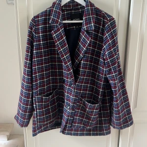 Monki vårjacka - Fin flerfärgad vårjacka! Hel och i fint skick! 