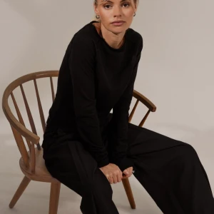 Tunt stickad tröja med kant - Superfin och endast använd några gånger. Köpt för 399kr