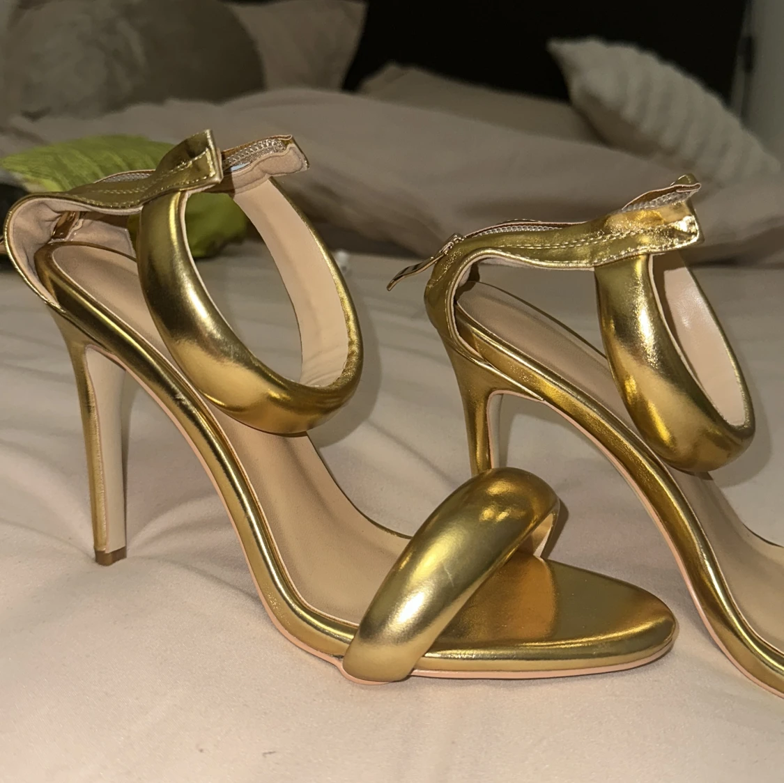 Guld klackskor  - 90