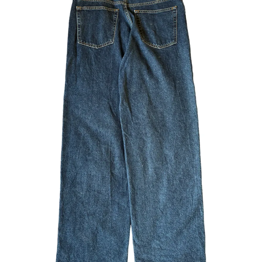 Ett par feta Blå Sweet Sktbs Dubble Knee Jeans 👀 Inköpa på Junkyard men knappt använda sen dess! 💥 Nypris 700:- 🌟. Jeans & Byxor.