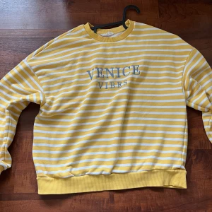 Randig tröja venice vibes  - randig oversized sweater 