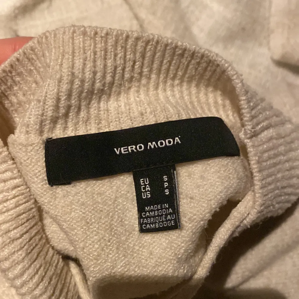 helt vanlig stickad tröja från Vero Moda💞inte stickig! . Stickat.