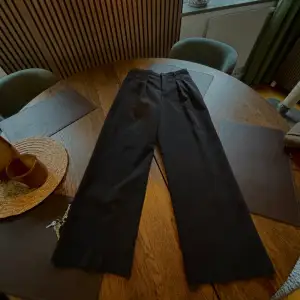 Svarta kostym byxor , aldrig använd Bra kvalite