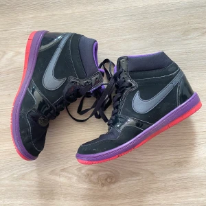 Nike force sky high - Läckra sneakers från nike i gott skick  Storlek 39