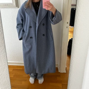 Blå kappa - Jättefin blå kappa från Zara i storlek M.