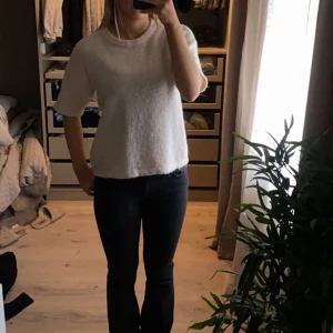 Stickad t-shirt -  Super söt stickad t shirt ifrån Selected femme. Den är i strl 36, nypris är 600kr🥰❤️