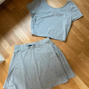 kjol & crop top set - Superfint men kommer aldrig till användning. Storlek M men passar S. 