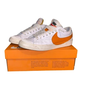 Nike blazer low ’77 Jumbo - Nike blazers i bra skick strl 42,5 allt original ingår. Inte använda många gånger. Skriv om du har några frågor 