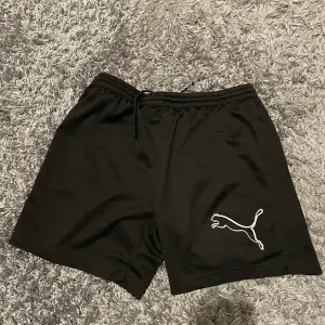 Puma shorts storlek S