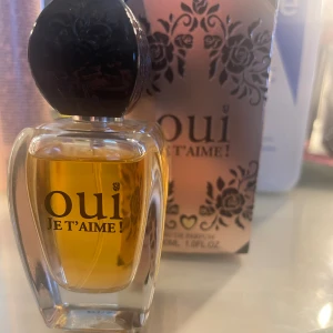 Parfym - God parfym, köptes för 130 säljer för 65. Du ser hur mycket jag har använt. 30ml