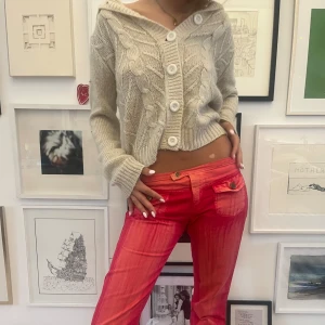 Stickad hoodie - Så najs stickad hoodie med knappar!!