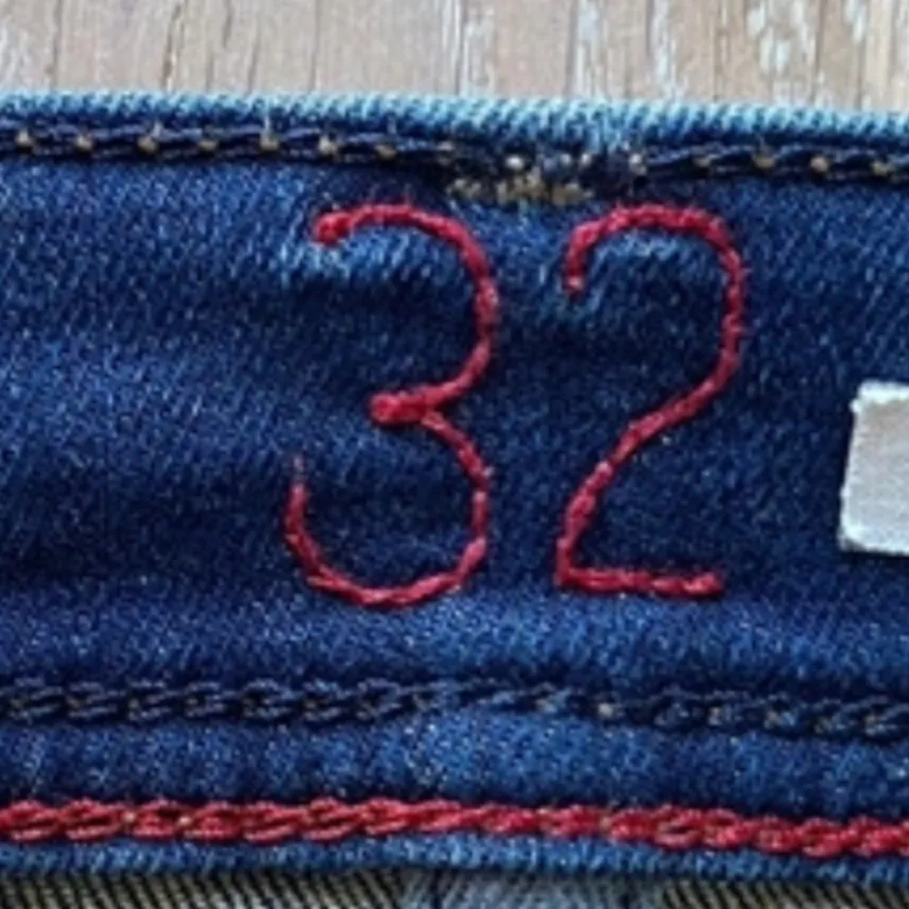 Extremt trendiga replay jeans i mycket bra skick🍾🍾Jeansen är i slim 🍾skriv om du är intresserad priset diskuteras vid snabb affär 🍾🍾. Jeans & Byxor.