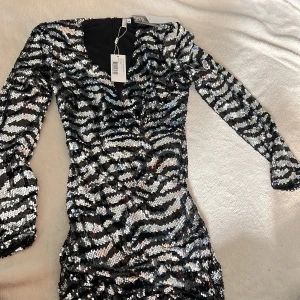 Festklänning - Nyskick, oanvänd 