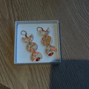 Vintage örhängen - Säljer mina super fina vintage örhängen🥺💓