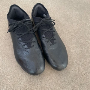 Adidas Crazyfast strl 38 nyskick - Adidas Crazyfast fotbollsskor Använda ca 3 gånger så i stort sett nyskick.  Storlek 38 
